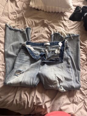 Cropped Light Wash Distressed Women’s Jeans